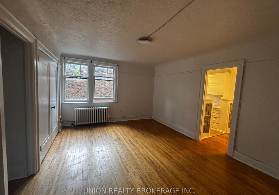 2393-queen-street-e-toronto-ontario-e12375105