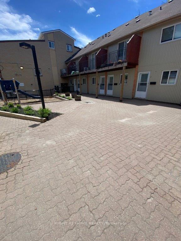 1209-queen-street-e-toronto-ontario-e12375148