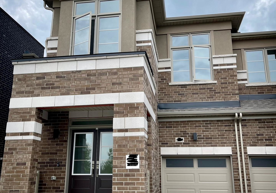 3118-sideline-16-pickering-ontario-e12377023