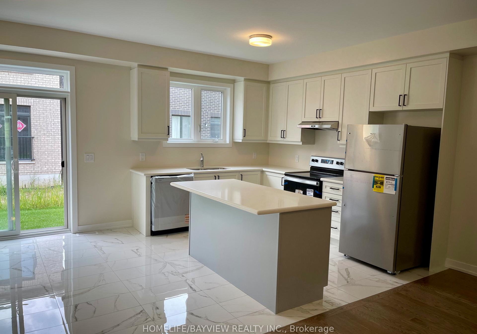 3118-sideline-16-pickering-ontario-e12377023
