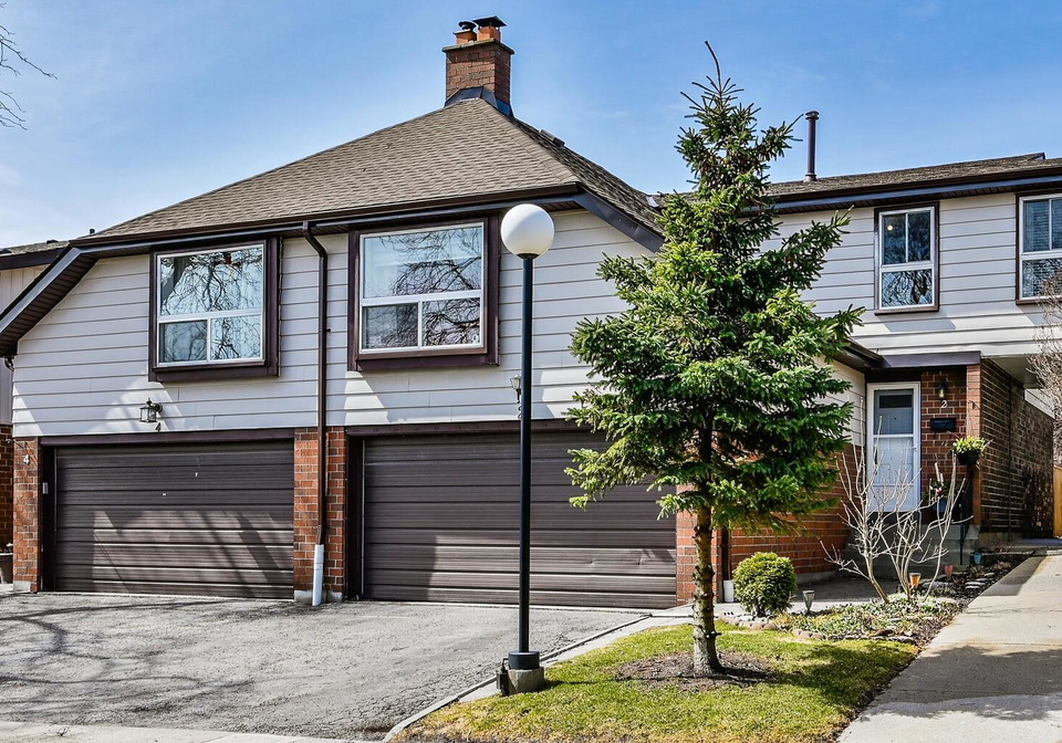 2-cook-lane-ajax-ontario-e12377129