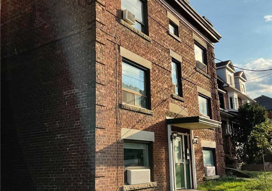 2477-queen-street-e-toronto-ontario-e12379119