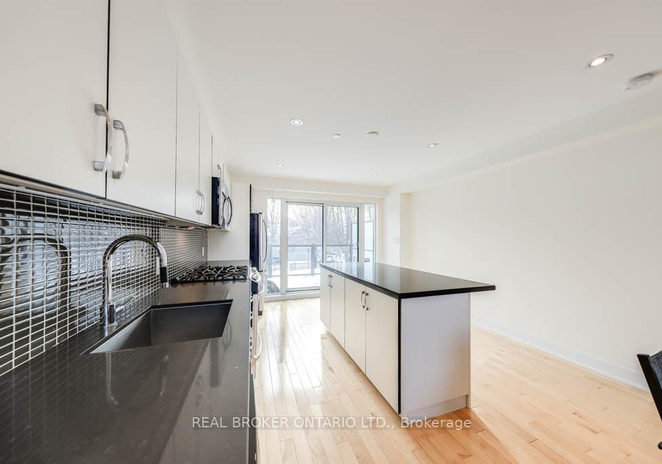 987-dundas-street-e-toronto-ontario-e12379964