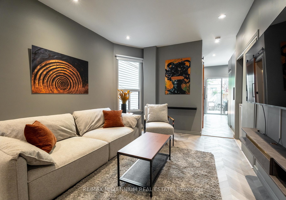 797-pape-avenue-east-york-ontario-e12382587