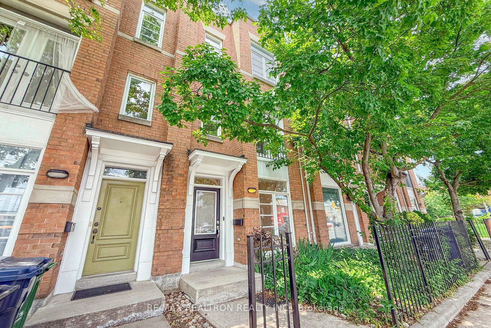886-pape-avenue-east-york-ontario-e12382774