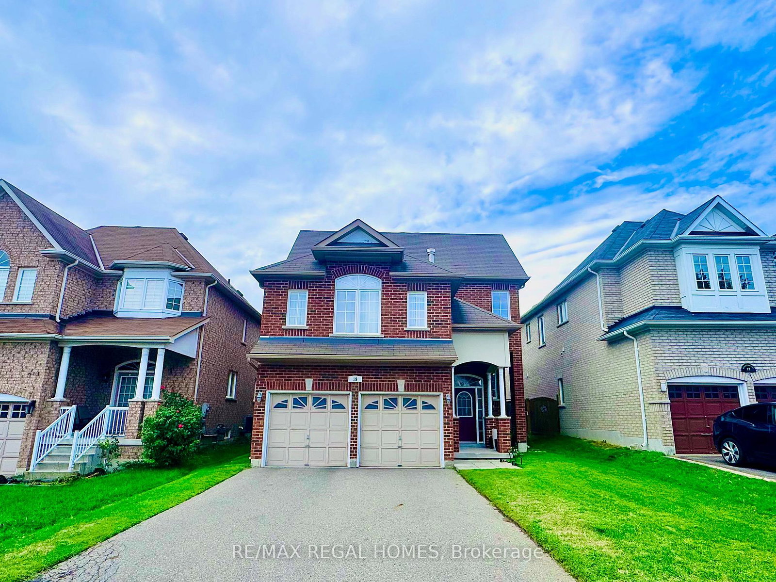 19-bradford-court-whitby-ontario-e12383056