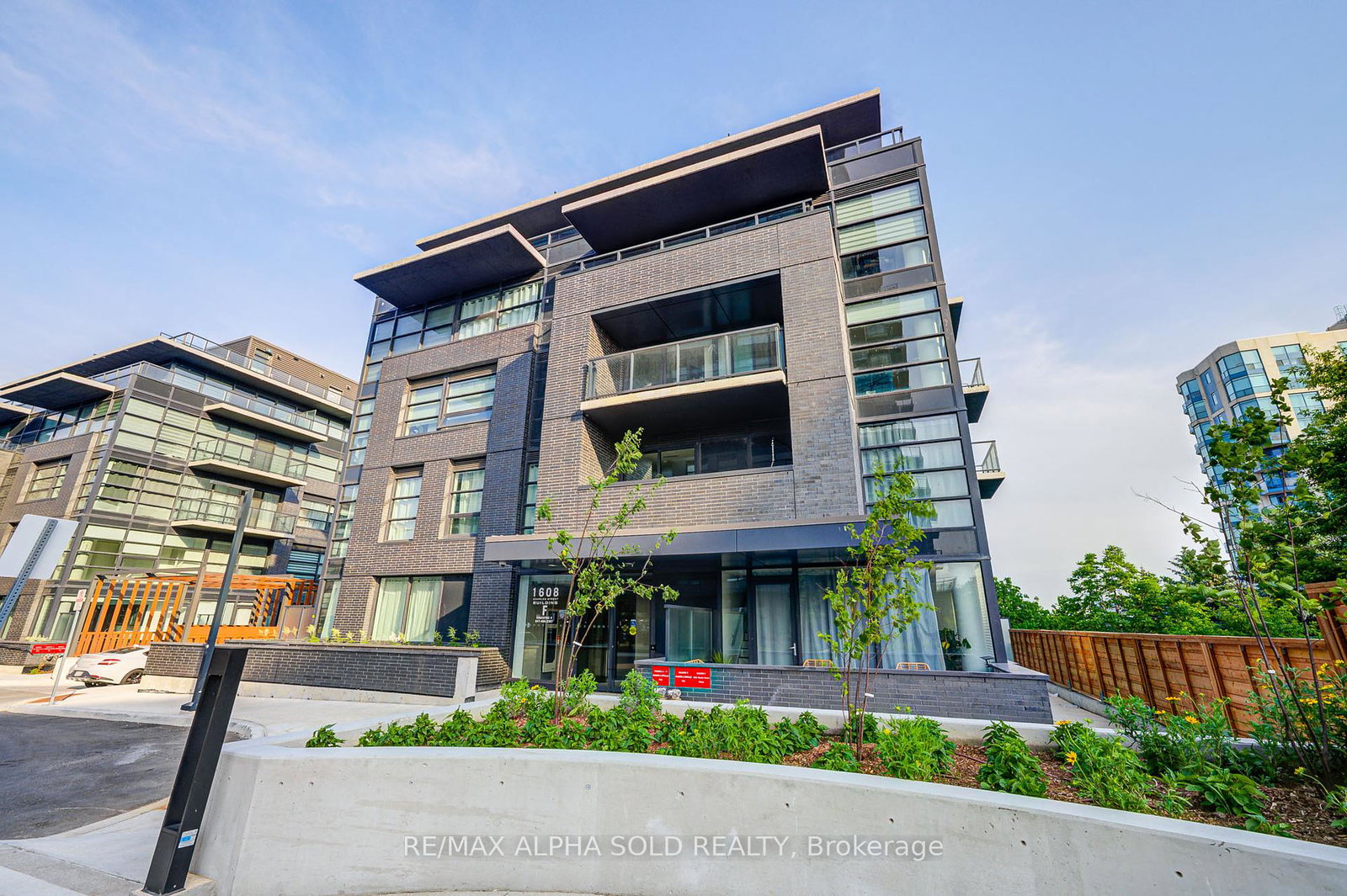 1608-charles-street-whitby-ontario-e12384822