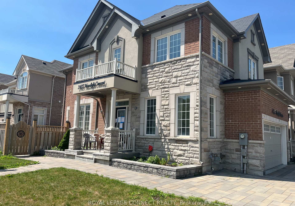 2427-moonlight-crescent-pickering-ontario-e12386330