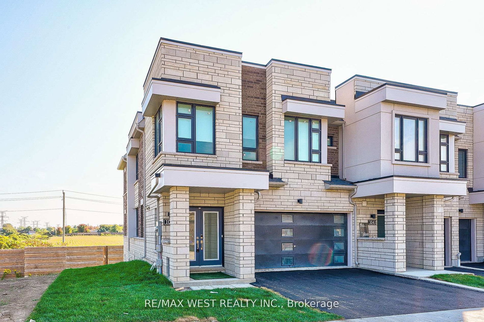 100-sailors-landing-clarington-ontario-e12386947