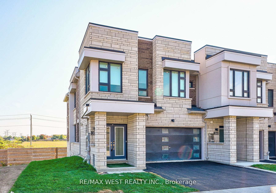 100-sailors-landing-clarington-ontario-e12386947