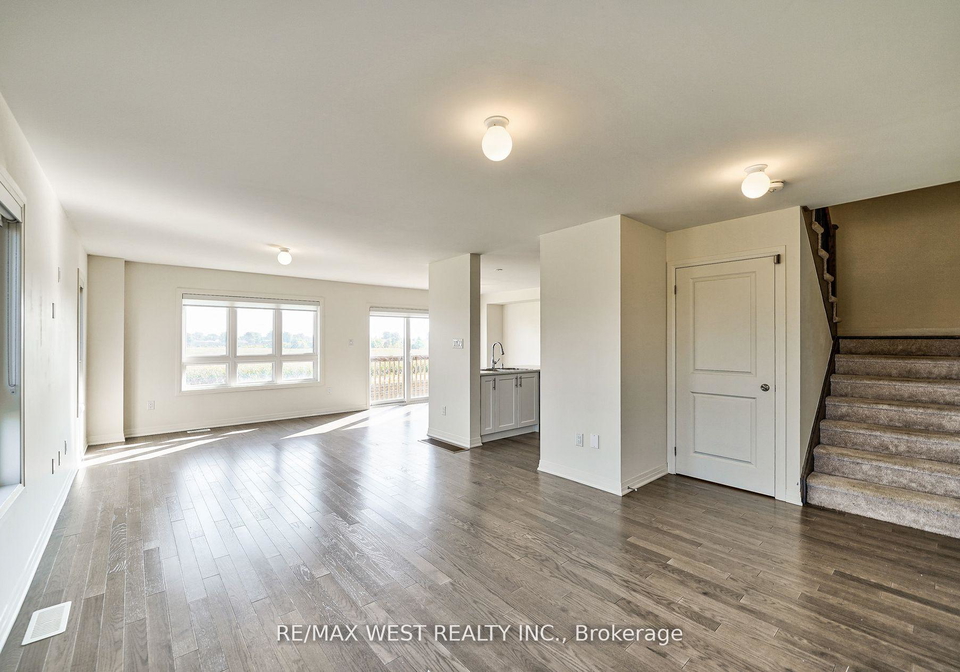 100-sailors-landing-clarington-ontario-e12386947