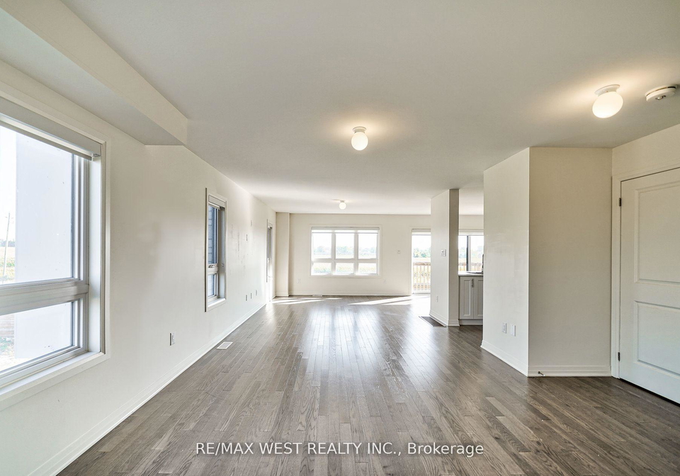 100-sailors-landing-clarington-ontario-e12386947