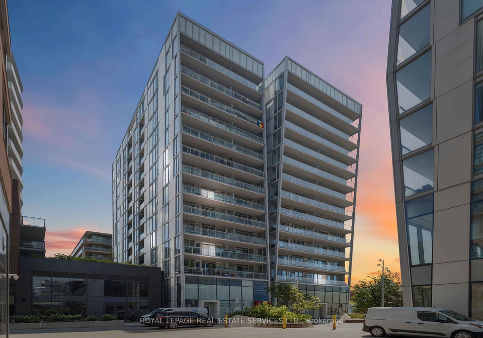 25-baseball-place-toronto-ontario-e12387267