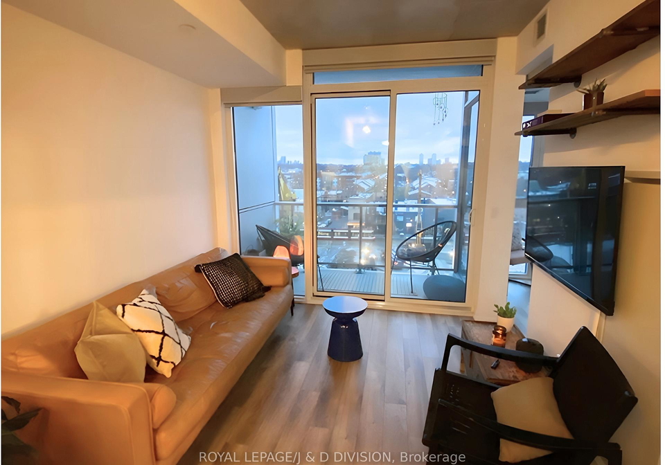 25-baseball-place-toronto-ontario-e12387287