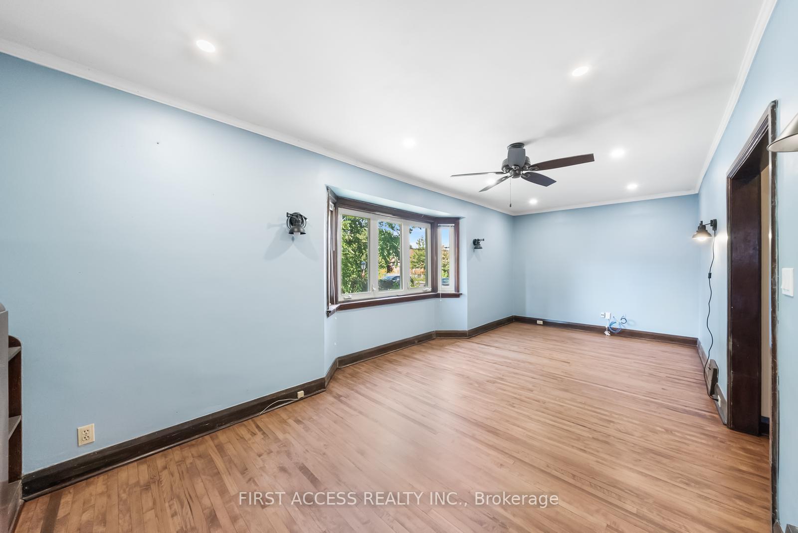 1005-cosburn-avenue-east-york-ontario-e12388528