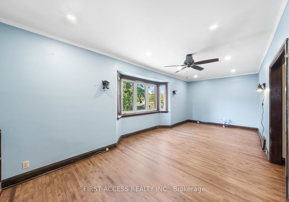 1005-cosburn-avenue-east-york-ontario-e12388528