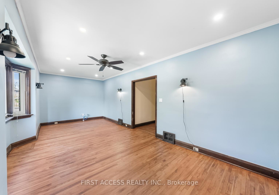 1005-cosburn-avenue-east-york-ontario-e12388528