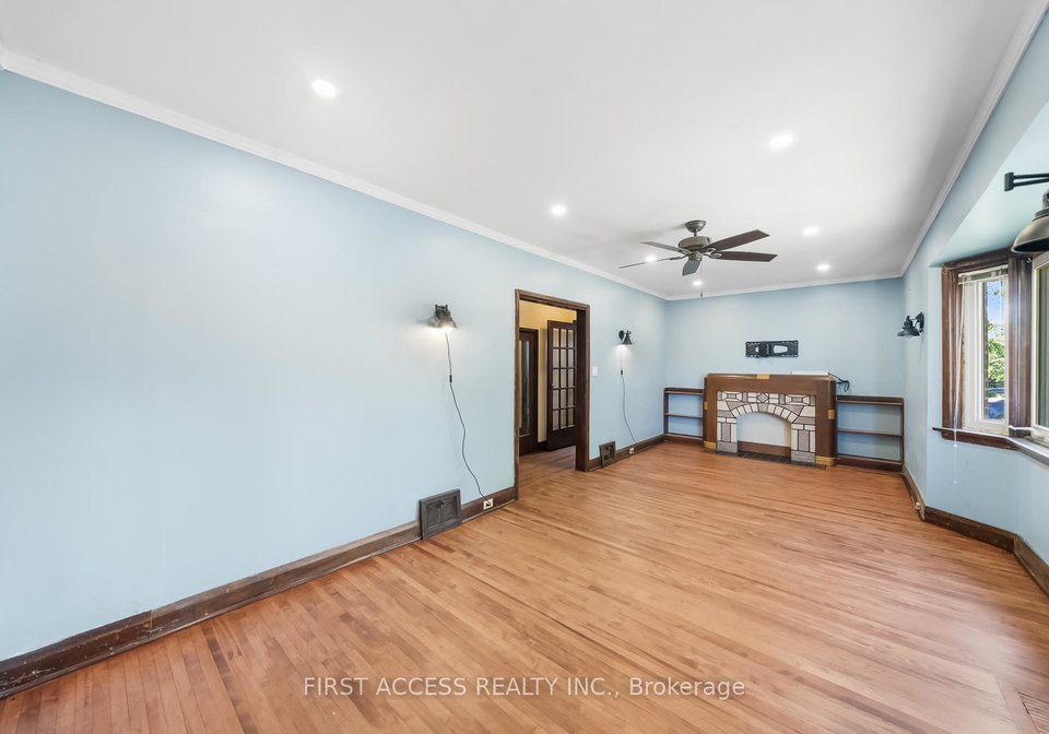 1005-cosburn-avenue-east-york-ontario-e12388528