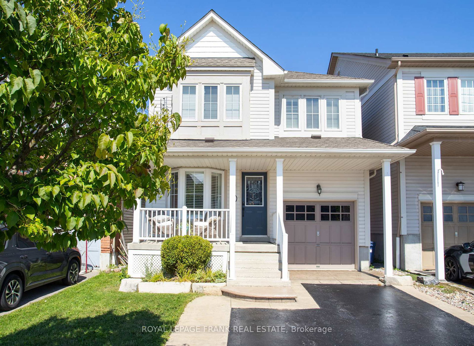 4-settlers-court-whitby-ontario-e12389187