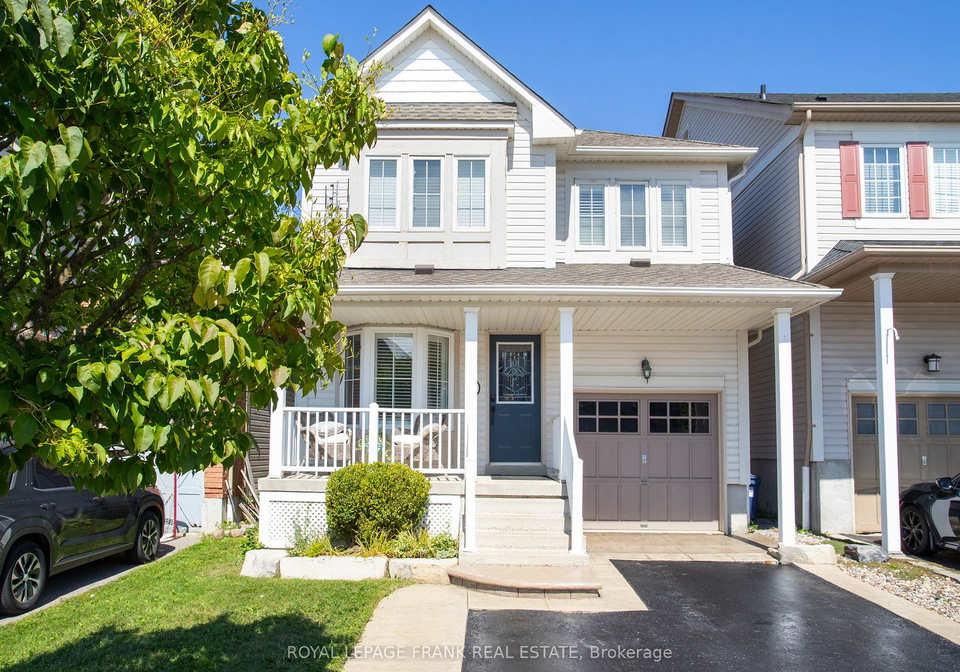 4-settlers-court-whitby-ontario-e12389187