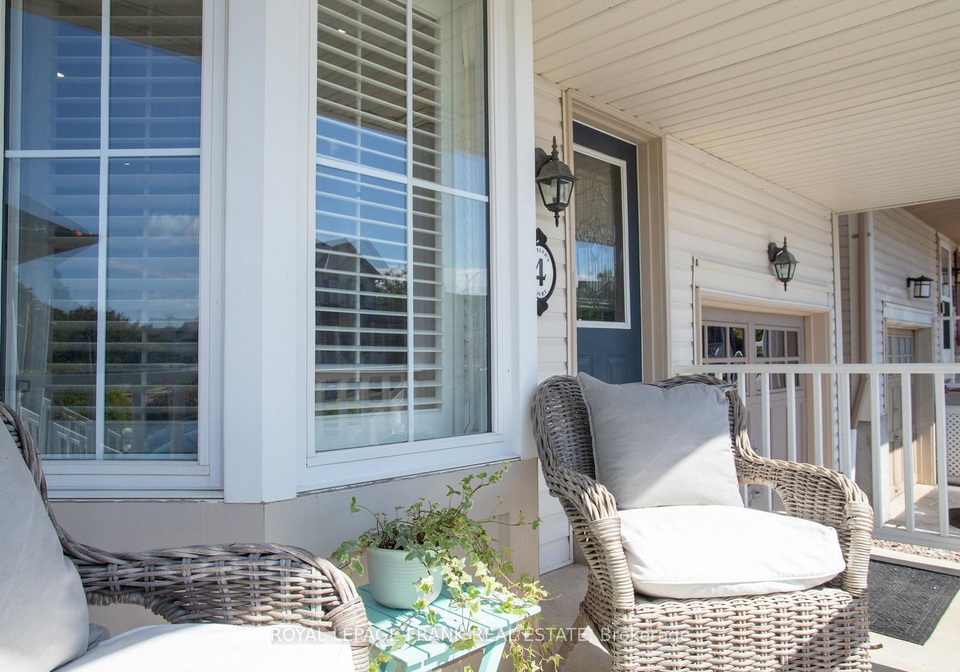 4-settlers-court-whitby-ontario-e12389187