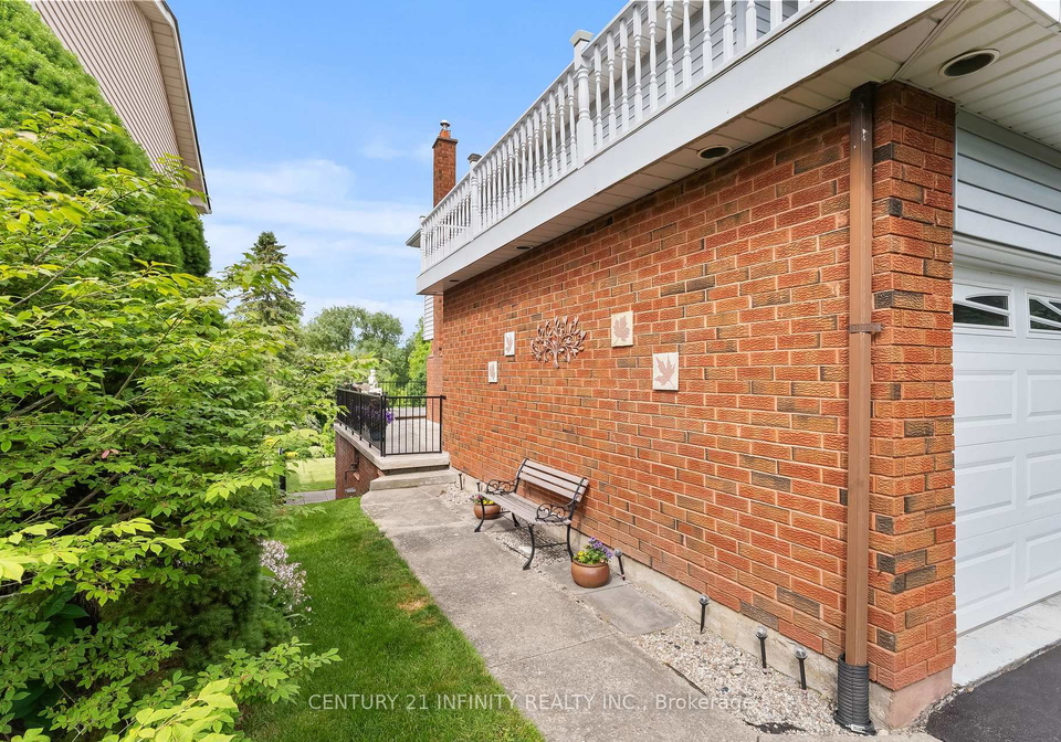 104-frost-drive-whitby-ontario-e12389336