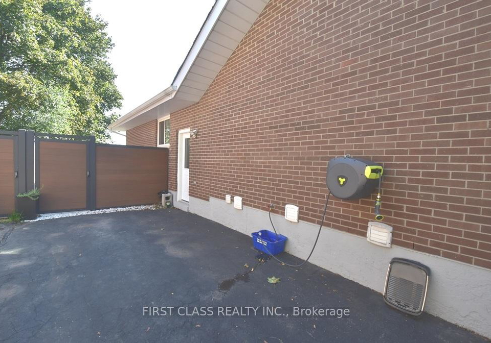 18-jermyn-street-whitby-ontario-e12390596