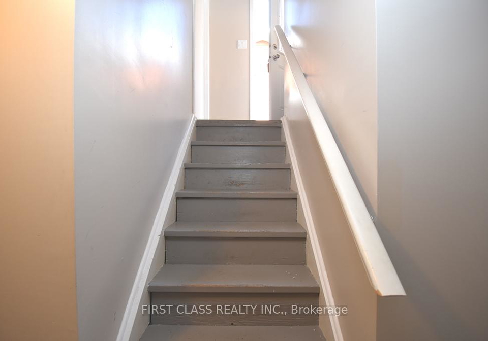 18-jermyn-street-whitby-ontario-e12390596