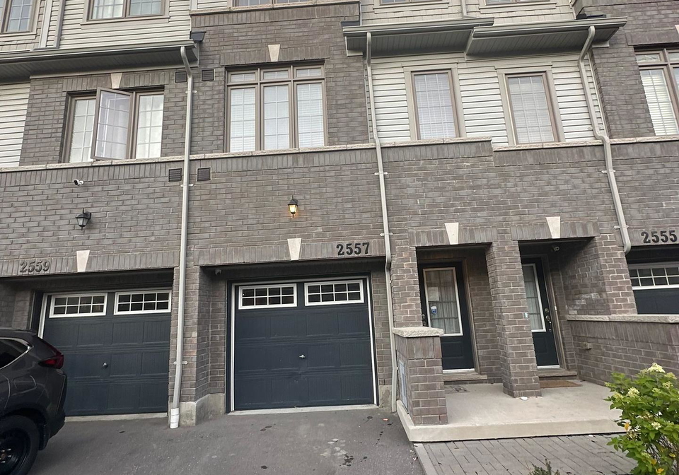 2557-barbarolli-path-oshawa-ontario-e12390829
