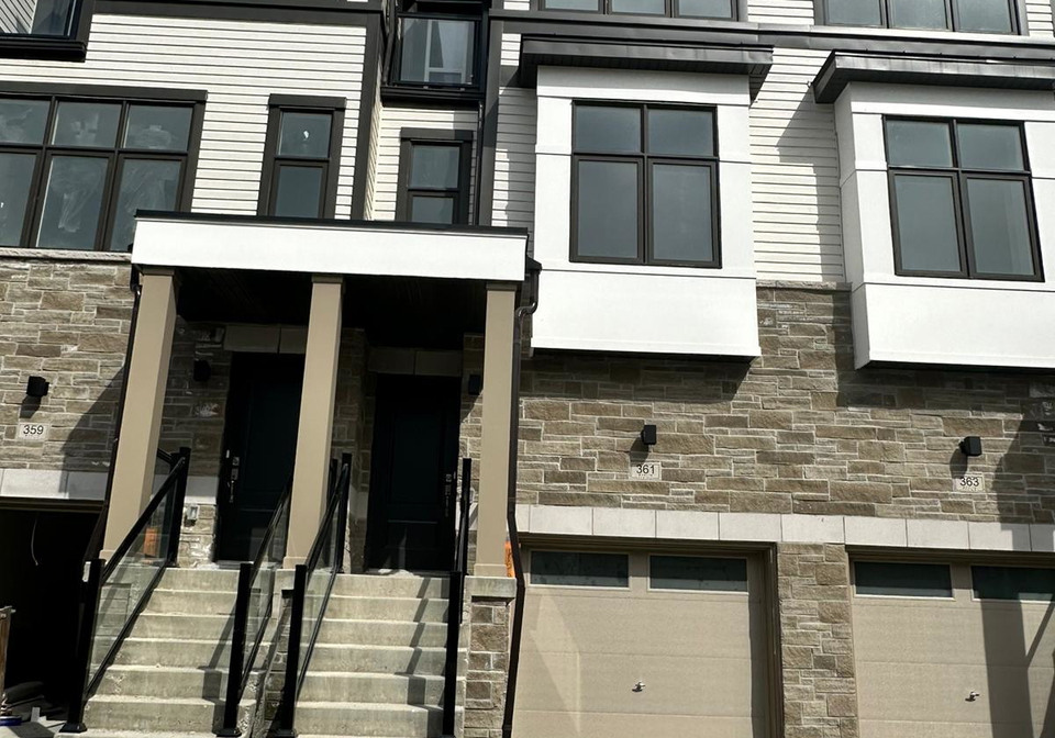 361-okanagan-path-oshawa-ontario-e12391877