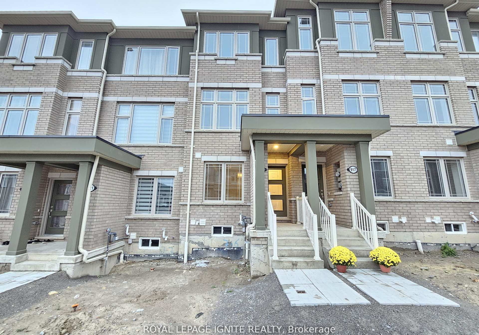 919-crowsnest-hollow-pickering-ontario-e12392512