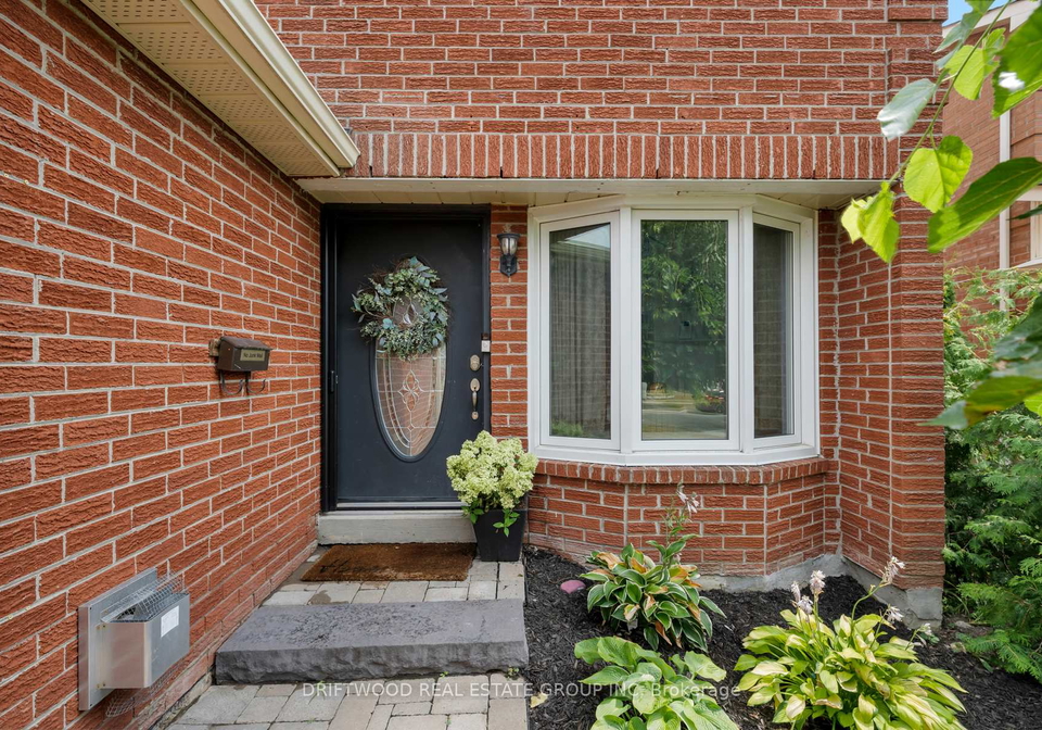 515-norfolk-square-pickering-ontario-e12393060