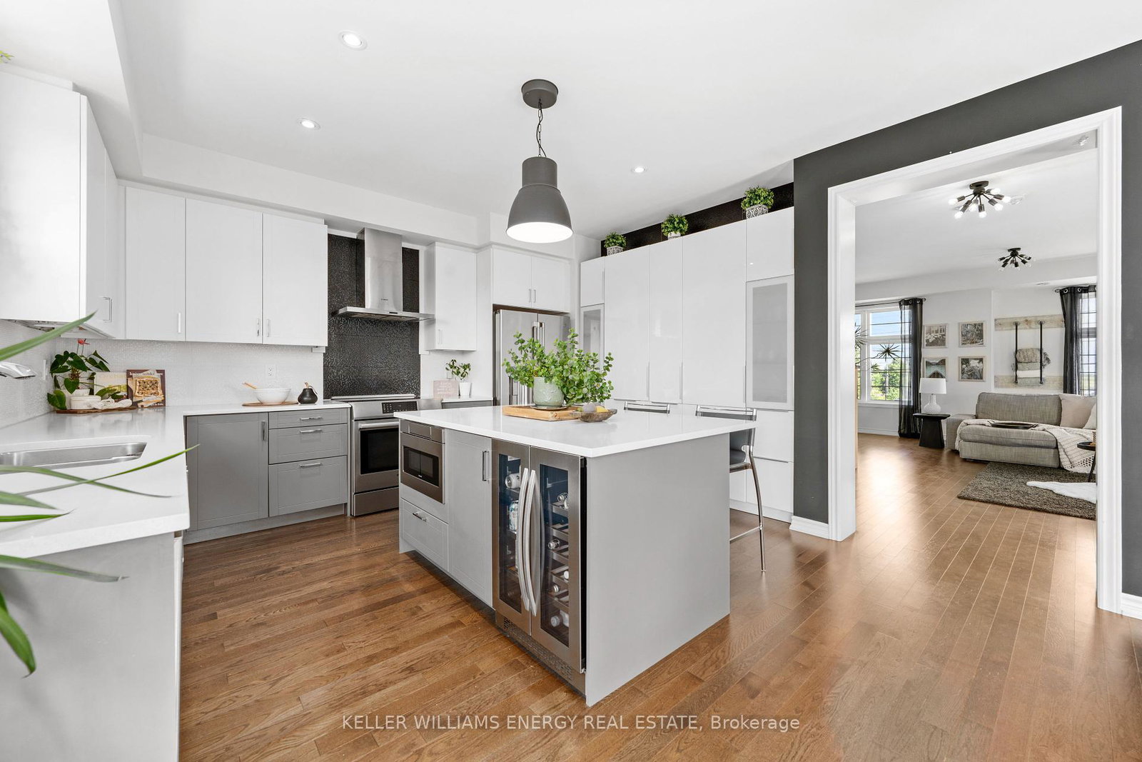 3-cornerside-way-whitby-ontario-e12393368