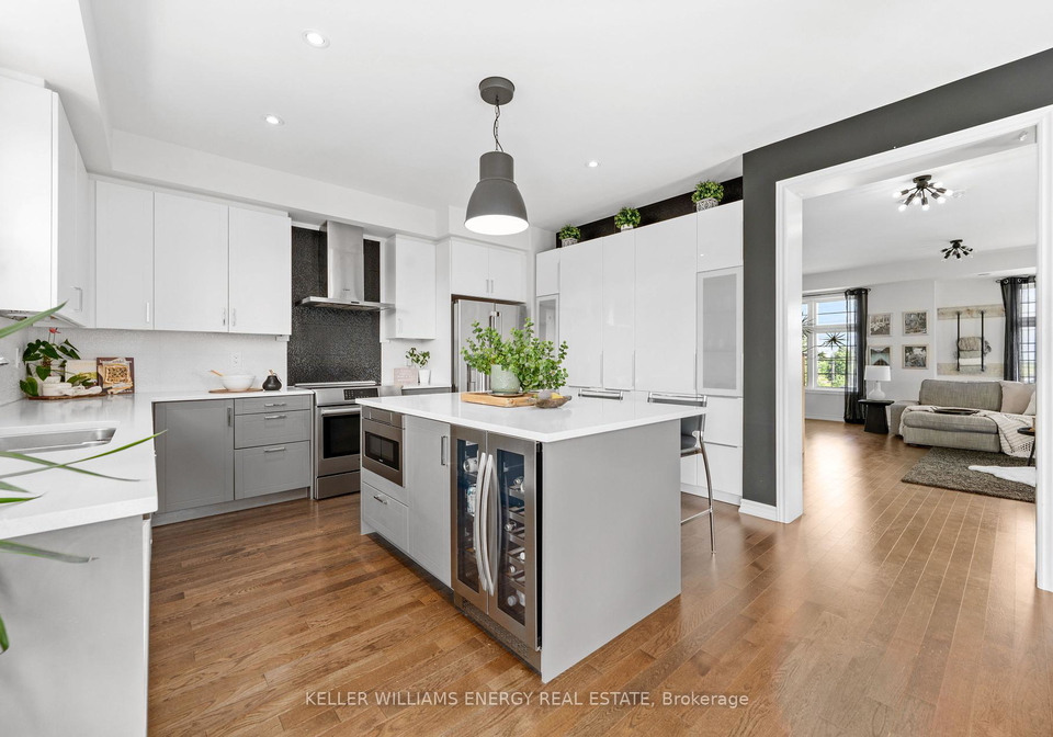 3-cornerside-way-whitby-ontario-e12393368