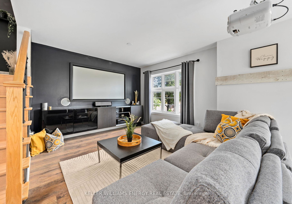 3-cornerside-way-whitby-ontario-e12393368