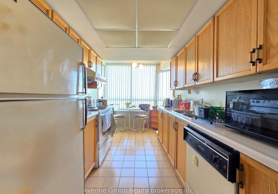300-alton-towers-circle-scarborough-ontario-e12394577