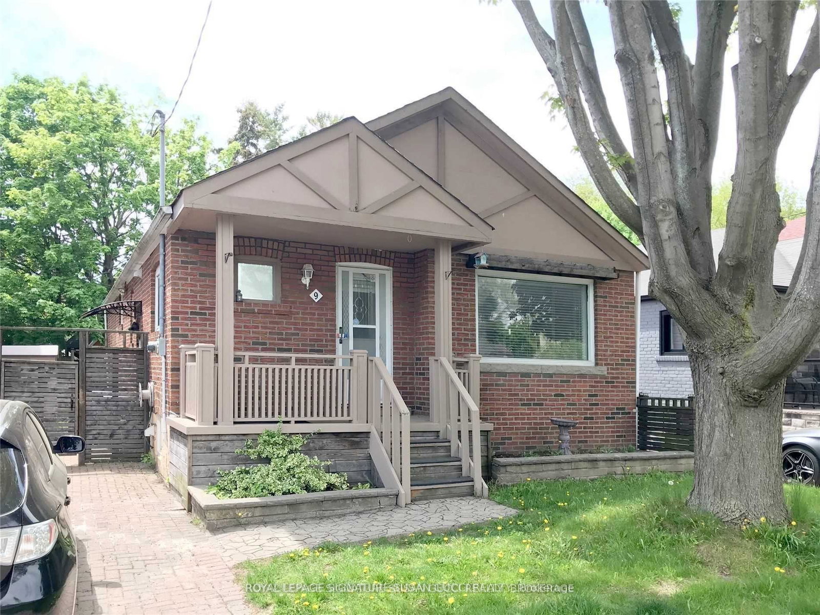 9-barrett-road-east-york-ontario-e12395041