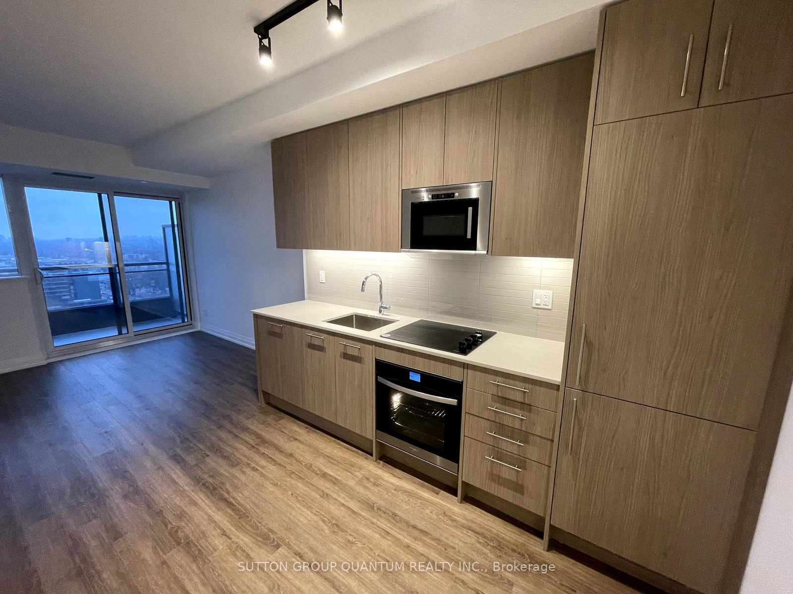 1709-286-main-street-toronto-ontario-e12395881
