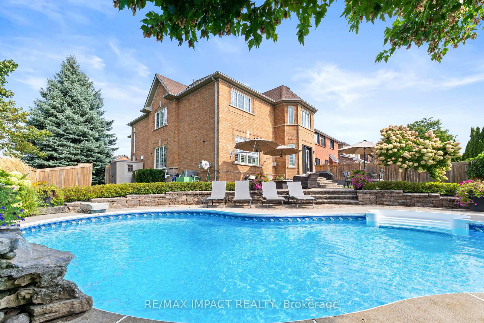 1-windbreak-crescent-whitby-ontario-e12397319