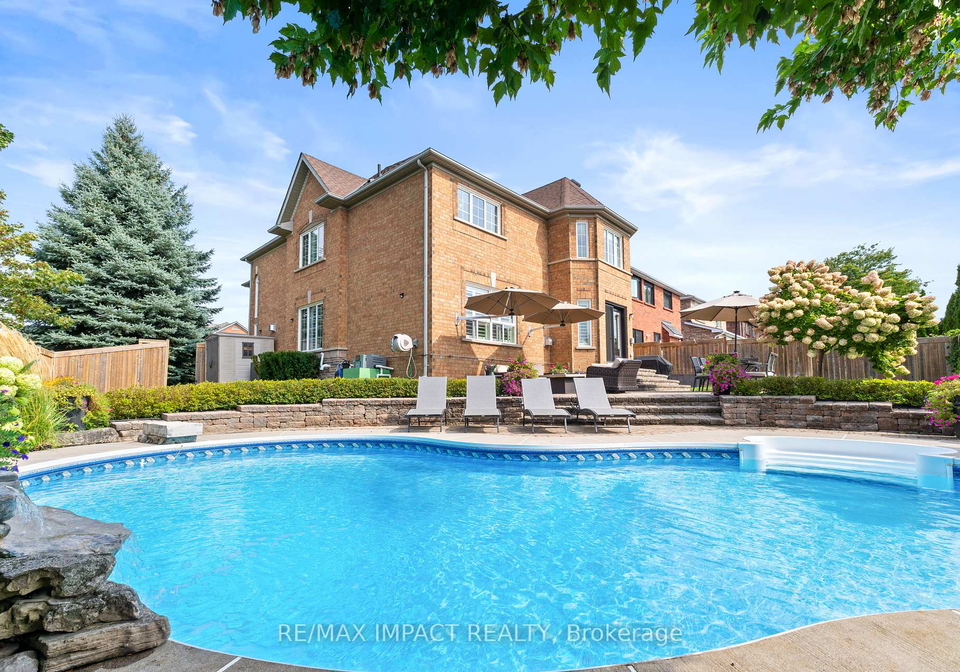 1-windbreak-crescent-whitby-ontario-e12397319