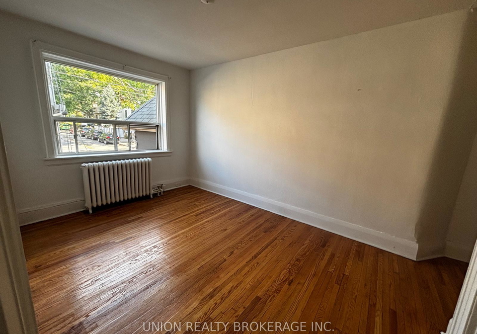 2451-queen-street-e-toronto-ontario-e12400924