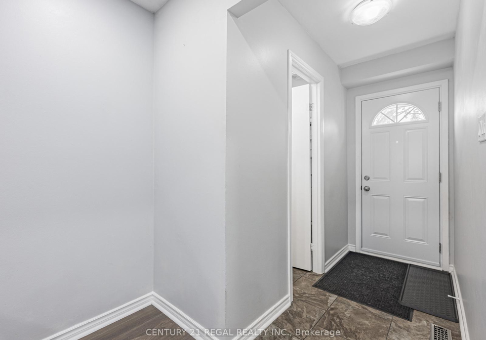 4-groves-lane-ajax-ontario-e12401799