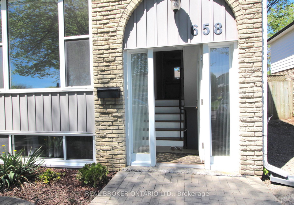 658-berwick-crescent-oshawa-ontario-e12402617