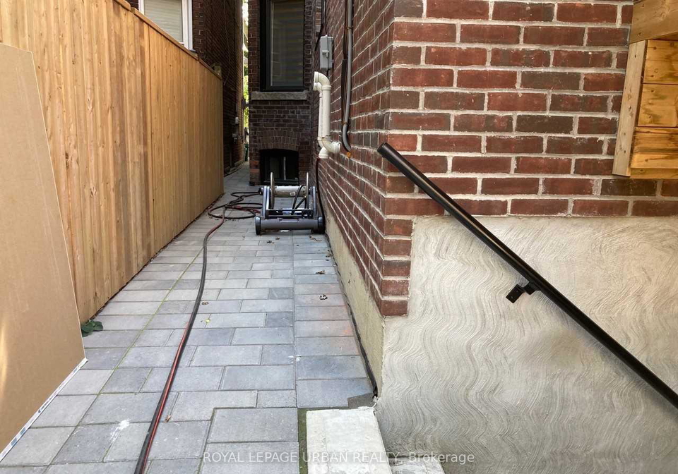 17-chester-avenue-east-york-ontario-e12403232