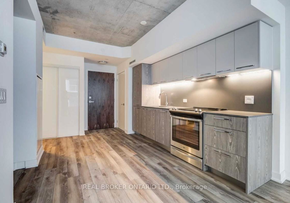 30-baseball-place-toronto-ontario-e12405472