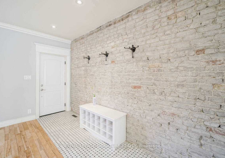 2079-gerrard-street-e-toronto-ontario-e12405938