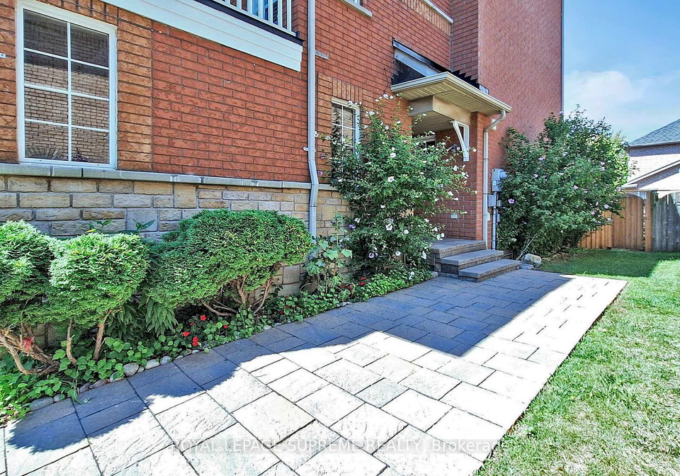 32-flatfield-terrace-scarborough-ontario-e12409123