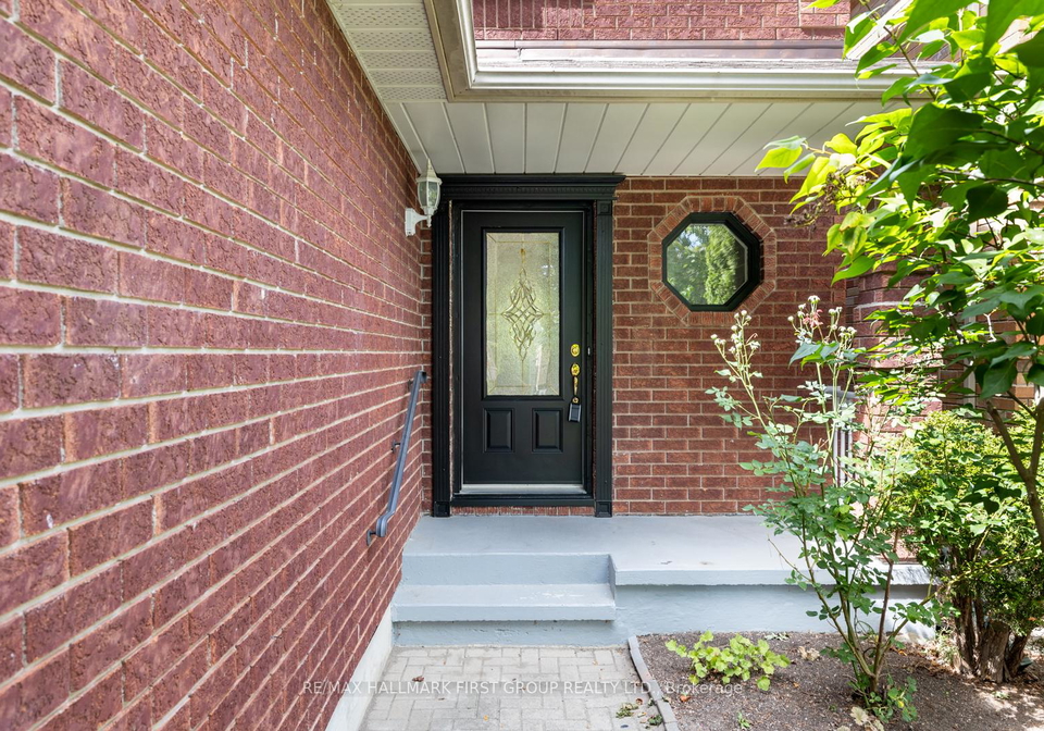 50-stagemaster-crescent-clarington-ontario-e12409208