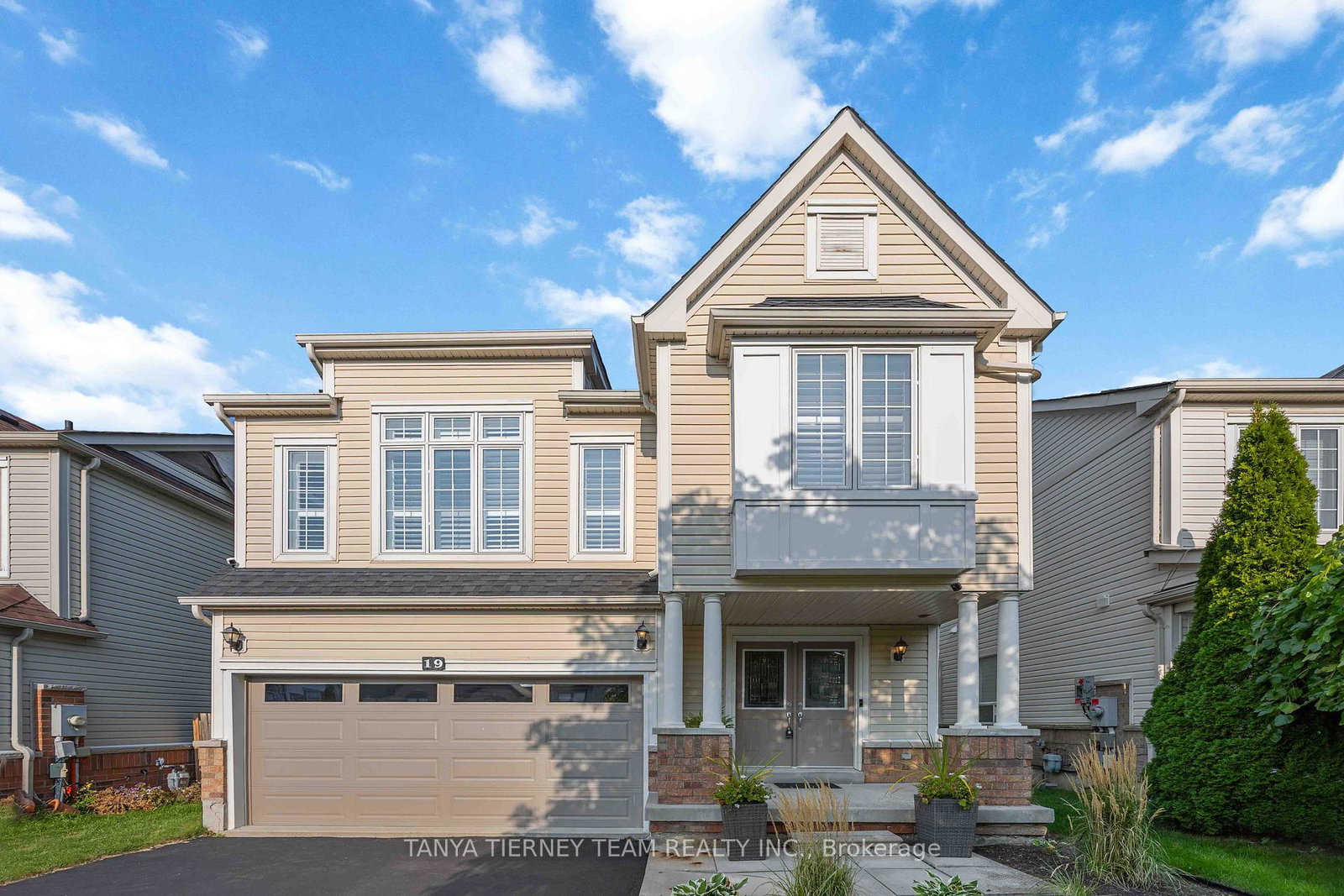 19-teardrop-crescent-whitby-ontario-e12409655