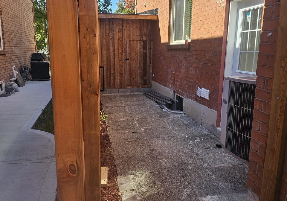 1-makin-court-ajax-ontario-e12409965